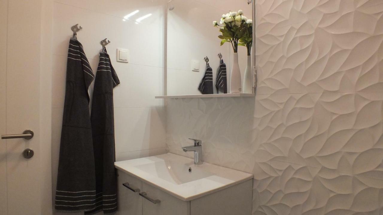 Apartment Paulina Novalja Extérieur photo